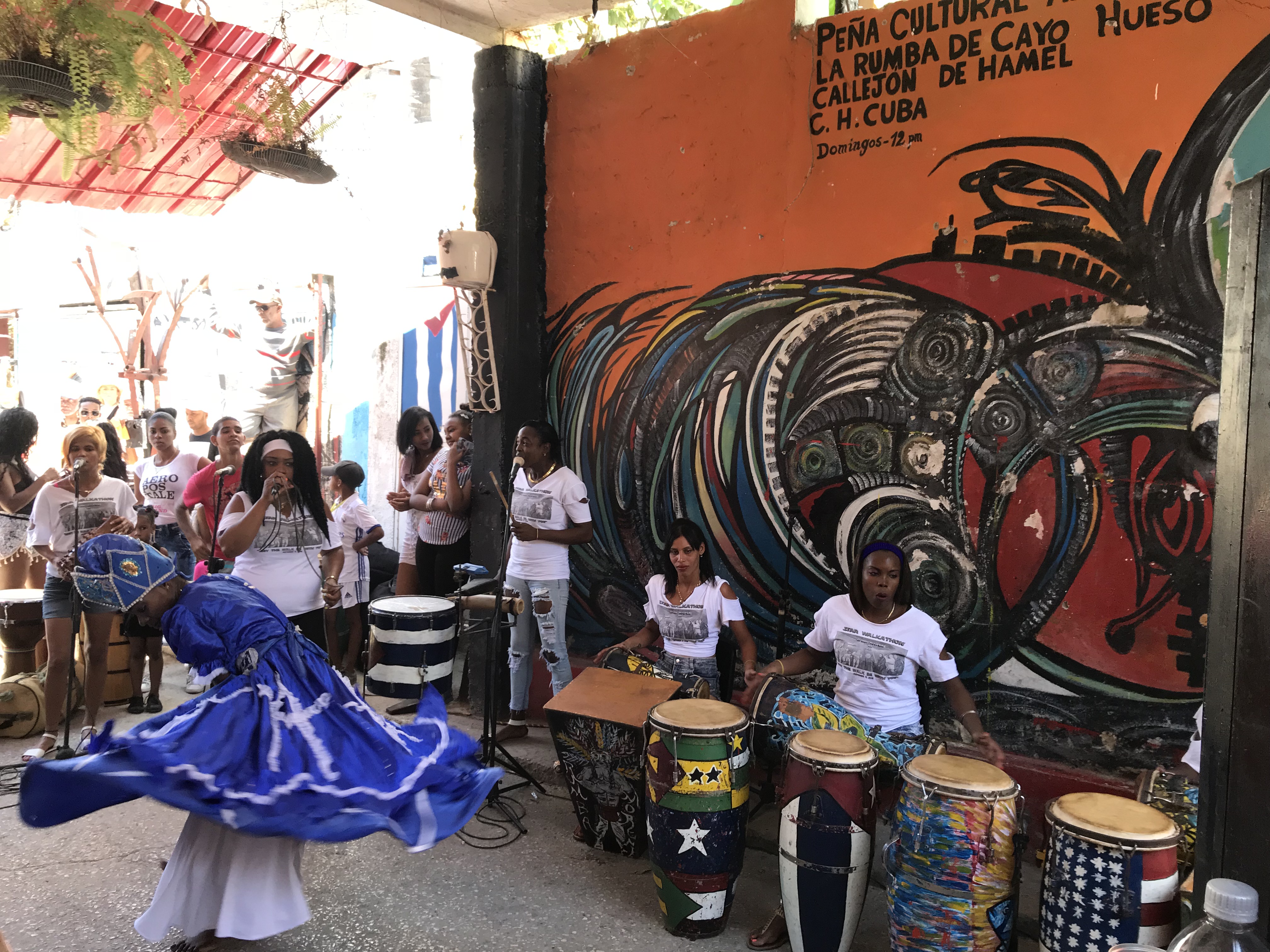 Bailes afrocubanos en el Callejón de Hamel
