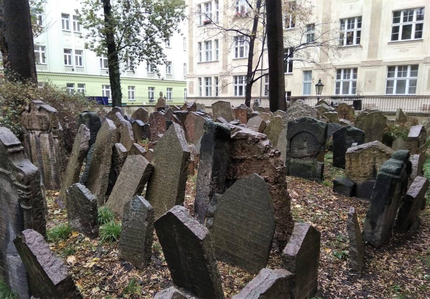 cementerio judio de praga- La cadena viajera