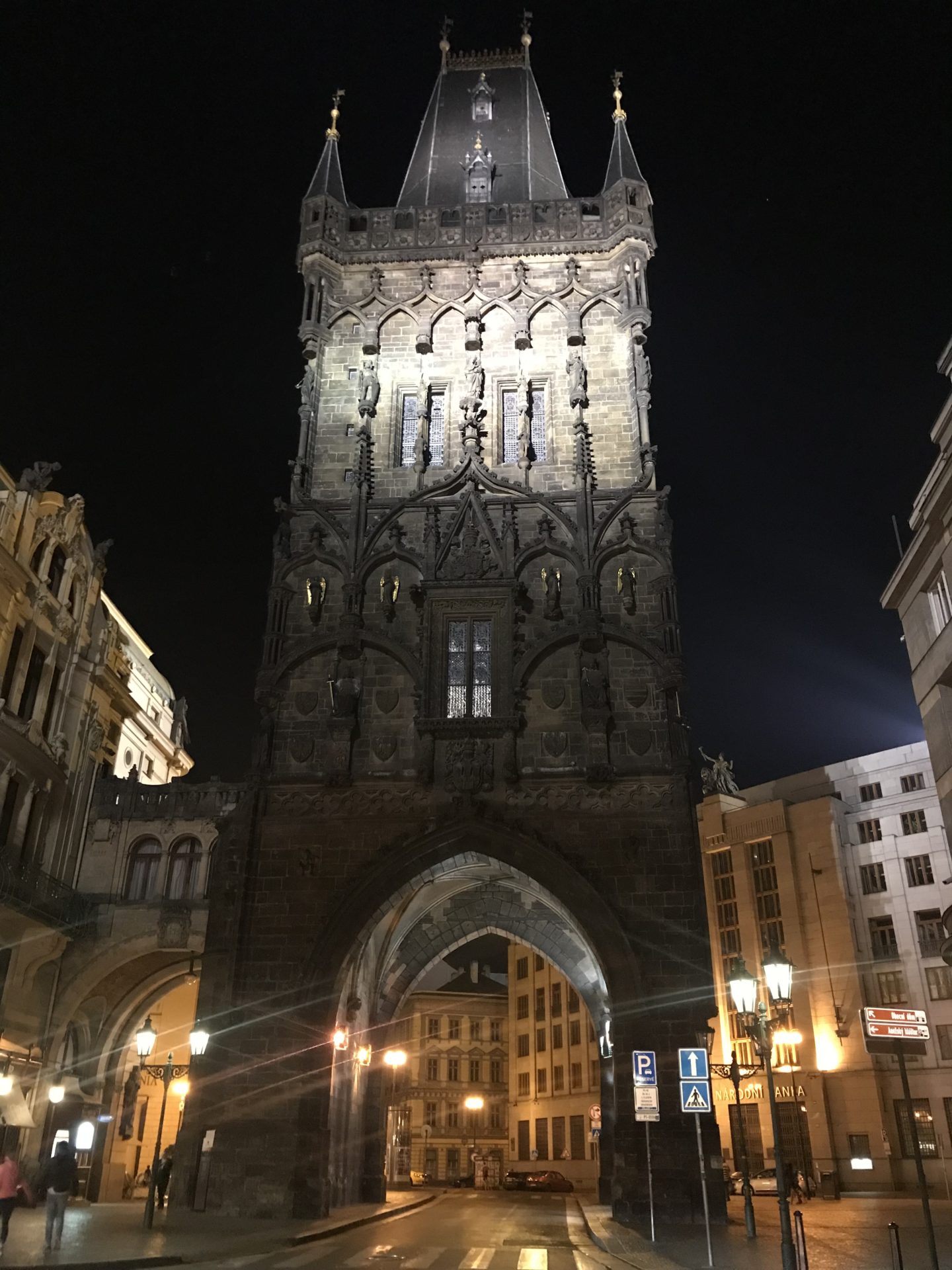 Torre de la polvora de praga - la cadena viajera 